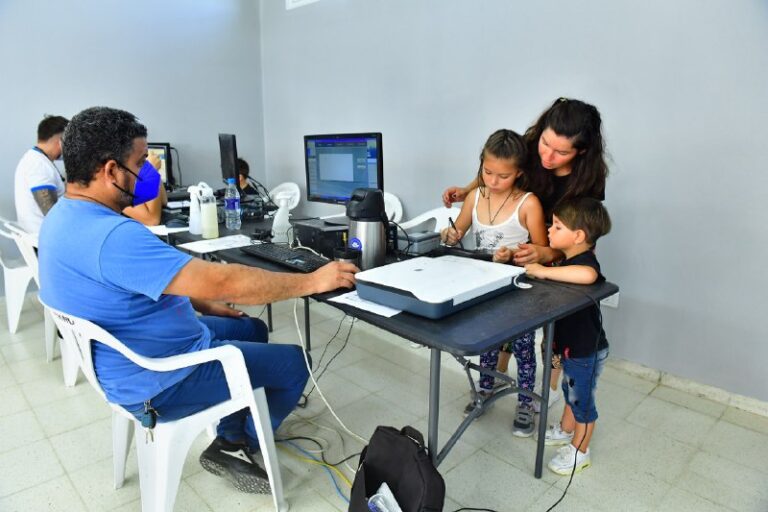 Operativos simultáneos de “Identidad Formoseña” en varias comunidades del oeste