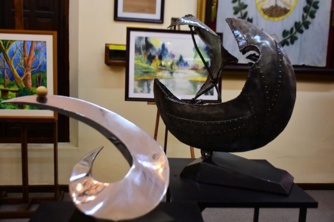 Artistas formoseños exponen sus cuadros y esculturas en el Museo Duffard