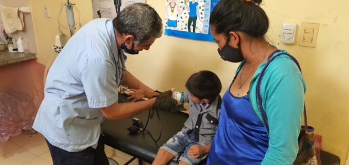 Seguimiento de salud a vecinos de zonas rurales en el interior