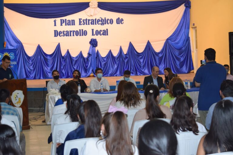 Entregaron ejemplares del “Primer Plan Estratégico de Desarrollo Local” para Las Lomitas y Pozo del Tigre
