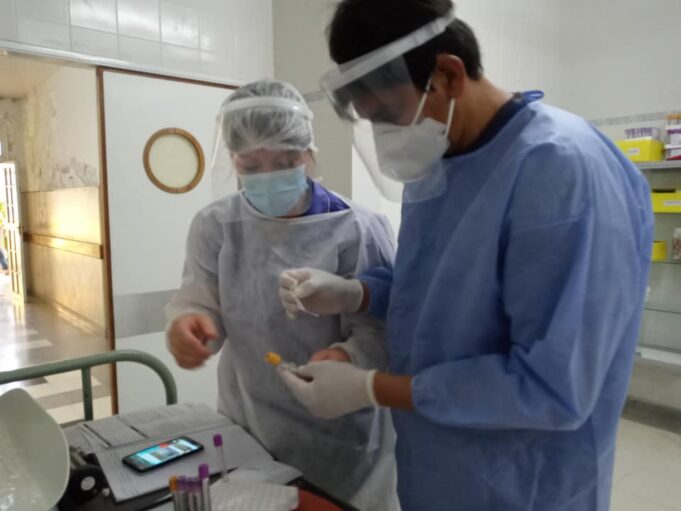 Trabajan en controlar casos de COVID-19 en Villa 213