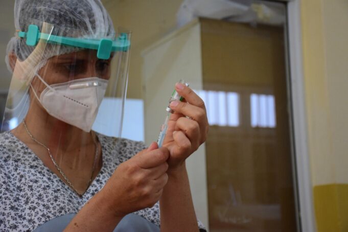 Se detectaron 1233 casos y fallecieron tres mujeres por COVID 19