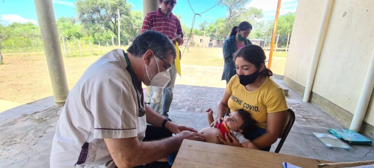 Seguimiento pediátrico en comunidades de Las Lomitas