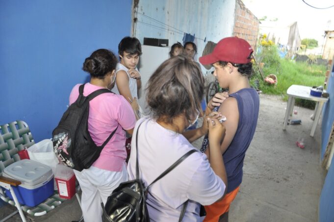 Sin pausas, sigue la vacunación domiciliaria contra el coronavirus