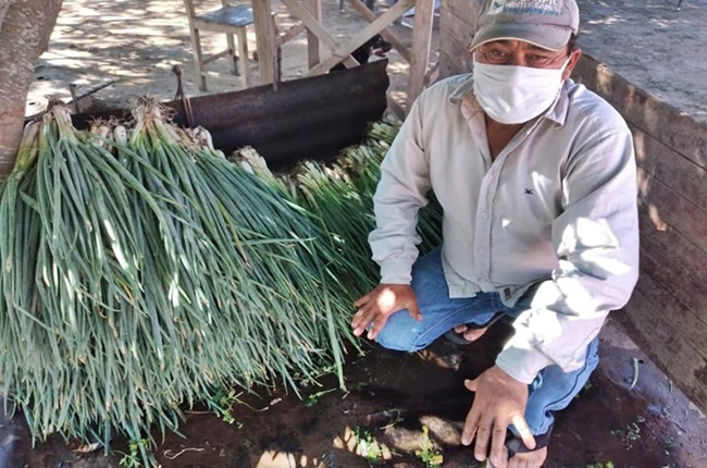 Los paipperos abastecen la alimentación de los ciclistas de “Vuelta a Formosa Internacional”