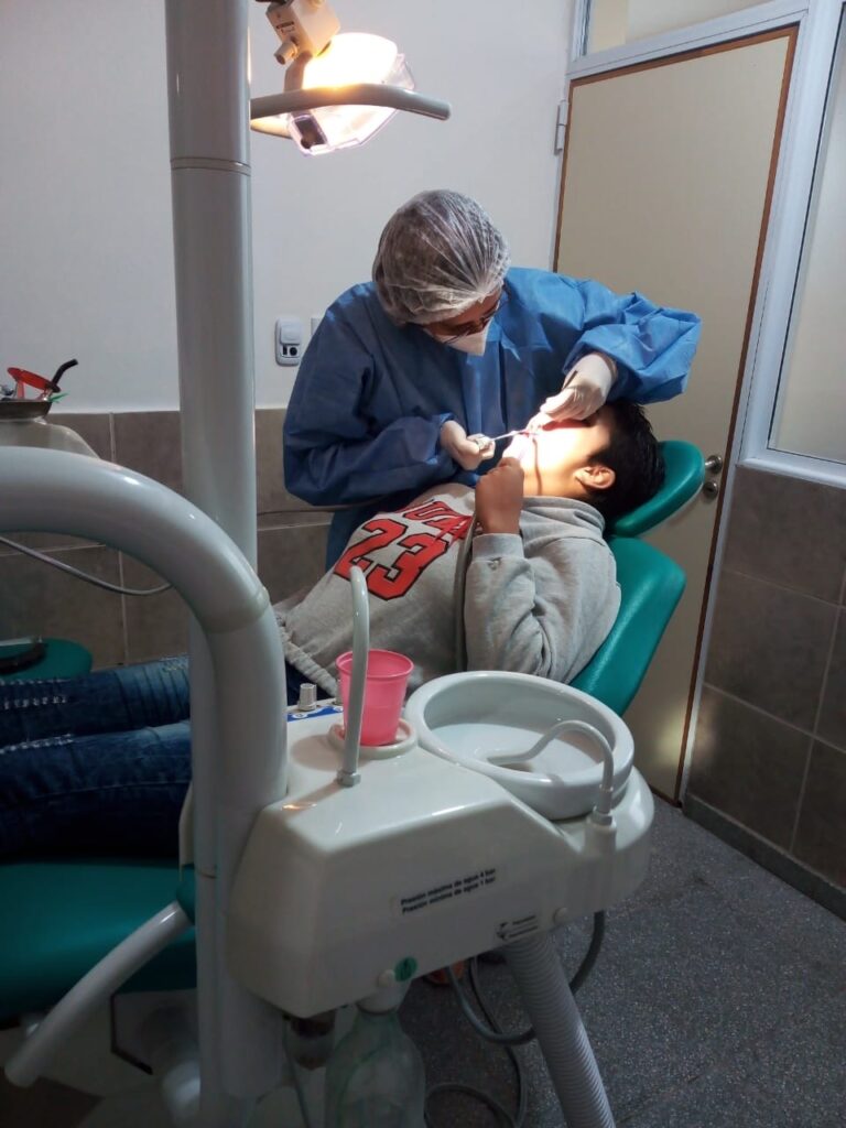 Completo servicio de odontología brinda el hospital distrital 8