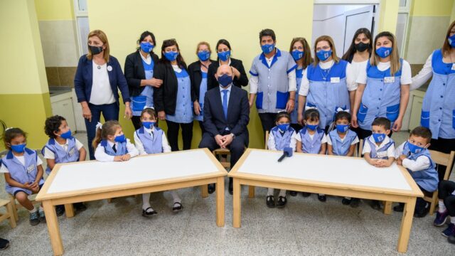 Insfrán saludó a la comunidad educativa del nivel inicial en su día