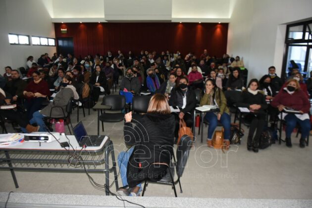 Docentes se capacitaron para asesores de Feria de Ciencias