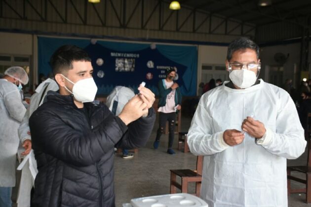COVID-19: Recibieron la dosis de refuerzo más comprovincianos del interior