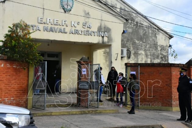 Villa Dos Trece: Junto a las familias, la comunidad educativa se prepara para significativas celebraciones 