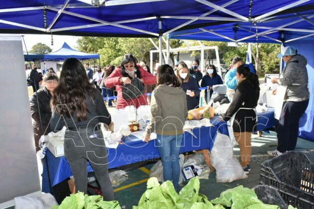 En la previa al OPNGT, Soberanía Alimentaria arribó al barrio Divino Niño