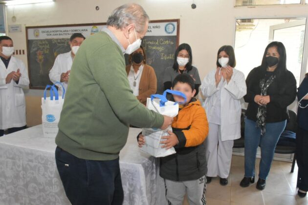 El Gobierno de Formosa entregó audífonos a pacientes pediátricos y adultos
