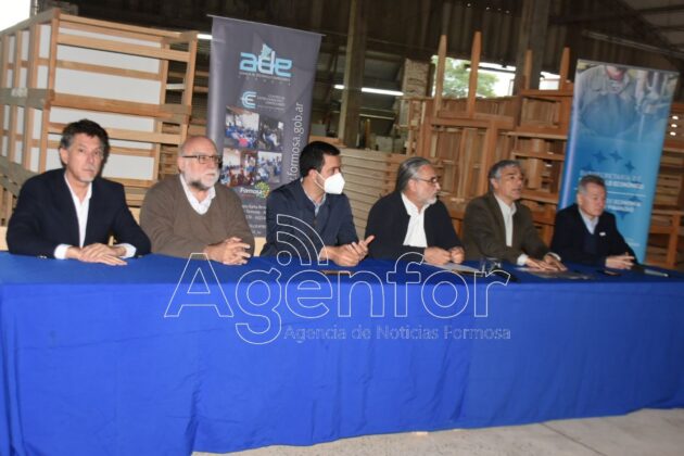 Nuevo convenio entre el Gobierno y la UIF por $ 160 millones para provisión de mobiliario escolar