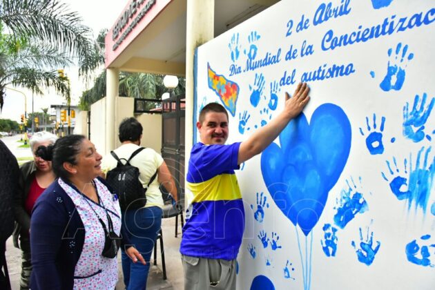 Pintaron un mural, como toma de conciencia sobre el autismo