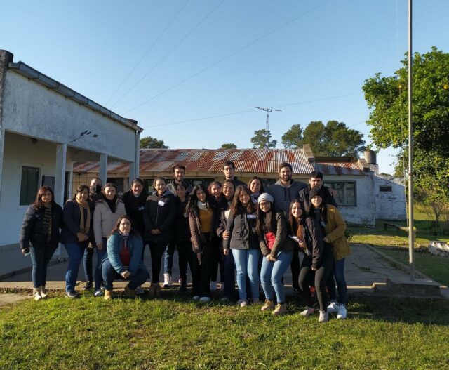 Estudiantes del Nivel Superior visitan escuelas rurales