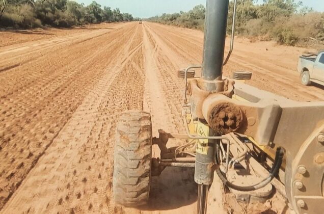 Avanza construcción de estabilizado granular en el camino vecinal N°4000