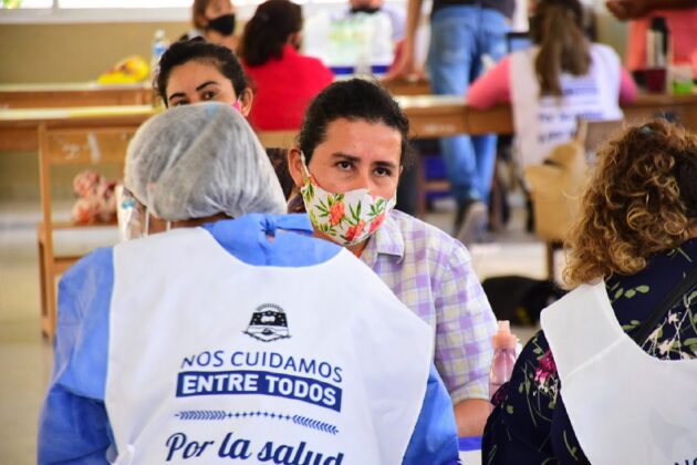 COVID-19: Gildo Insfrán anunció avance de la campaña de vacunación con refuerzos en el interior