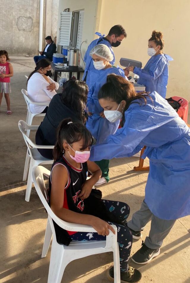 Durante esta semana intensifican la vacunación COVID para los vecinos de los lotes 110 y 111