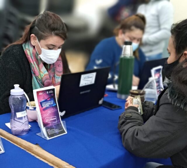 Becas Progresar: Dirección de Desarrollo Juvenil continúa acompañando a jóvenes en las inscripciones