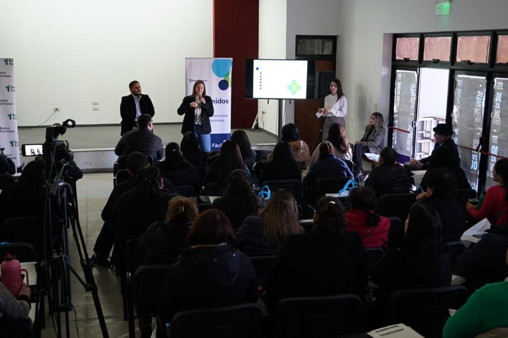 Banco Formosa capacitó a más de 100 docentes en el Instituto Pedagógico Provincial