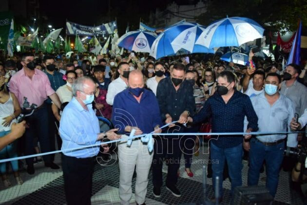 El gobernador Insfrán y el intendente Jofré habilitaron el nuevo tramo del Paseo Peatonal Rivadavia