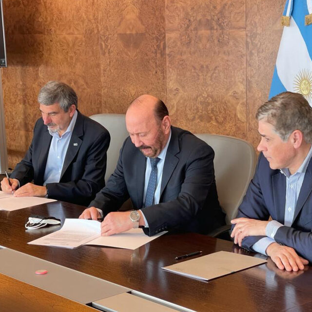 Energías renovables: Insfrán firmó convenio con YPF Tecnología
