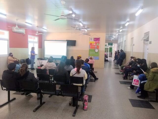 Hospital de día 2 de Abril: vecinas participaron de una charla sobre cáncer de cuello uterino y el estudio de Papanicolaou