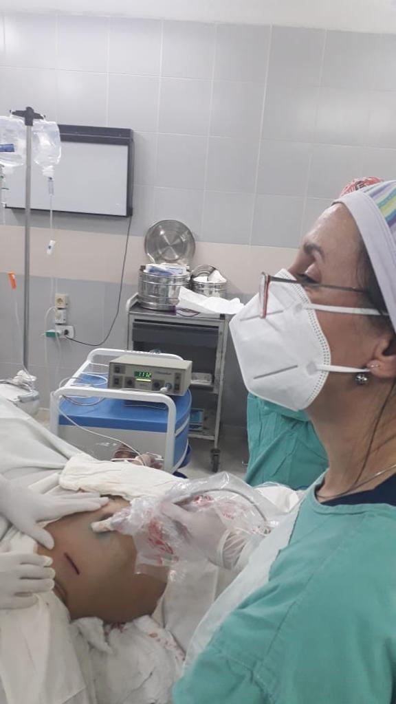 Nuevo equipamiento de avanzada tecnología permitió la primera cirugía de estadificación axilar en cáncer de mama