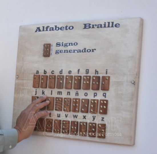 Se inauguró un nuevo mural del abecedario Braille en Formosa