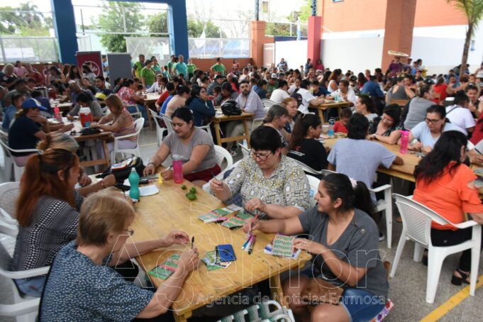 Vecinos del barrio San Miguel participaron del Bingo Familiar previo al OPNGT