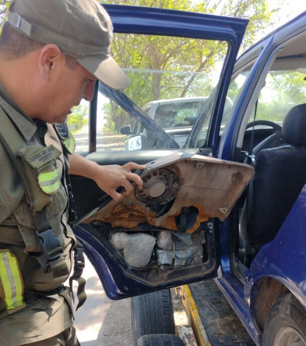 Detectan más de 100 kilos de marihuana ocultos en un doble fondo de un vehículo