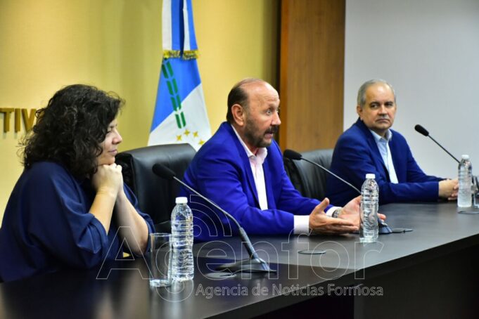 Insfrán en conferencia de prensa: “El Centro de Medicina Nuclear ya está atendiendo, sólo falta la cuestión protocolar para su inauguración”