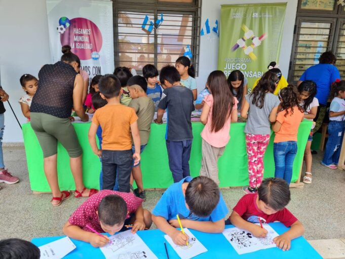 Las familias de Fontana jugaron al bingo en la previa al OPNGT