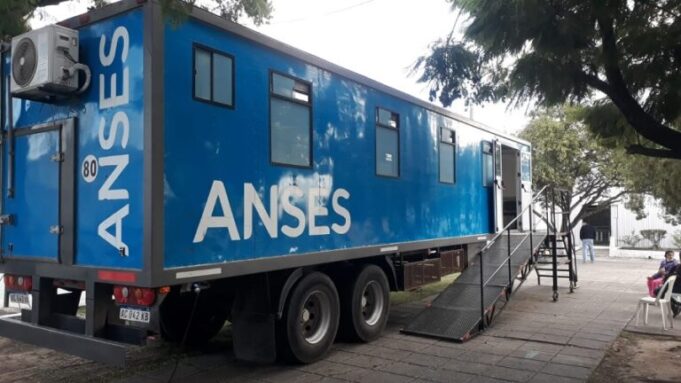 Desde este lunes el camión de ANSeS atenderá al público
