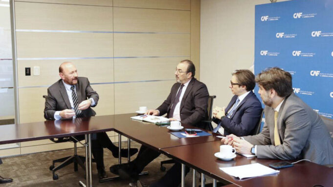 Insfrán y autoridades del Banco de Desarrollo de América Latina se reunieron este jueves