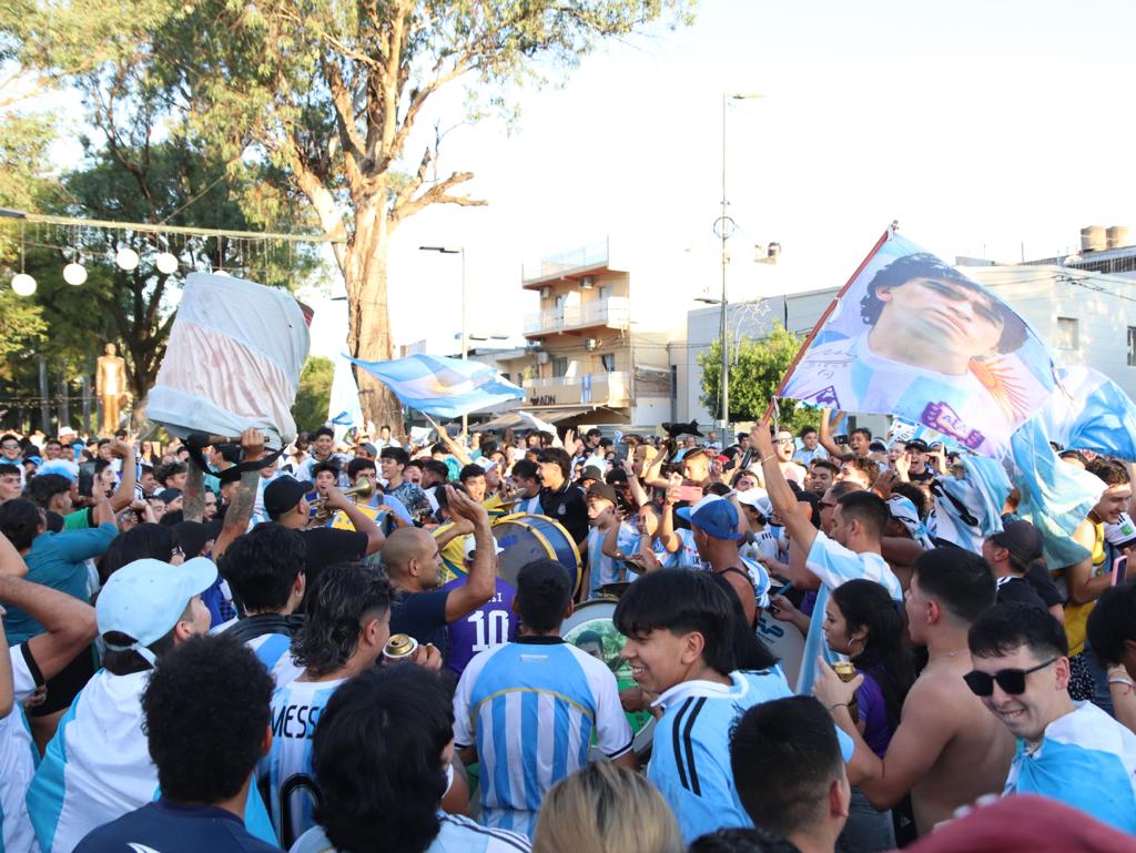 Formosa de celeste y blanca tras el triunfo de la Argentina