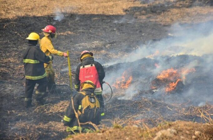 El Cuerpo de Bomberos intervino en dos incendios de grandes dimensiones