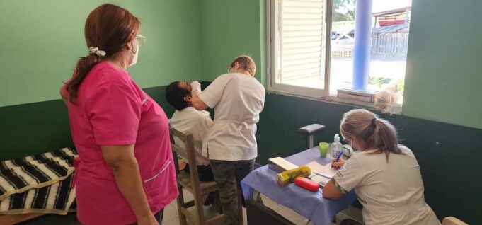 Atenciones odontológicas gratuitas en comunidades cercanas a Las Lomitas