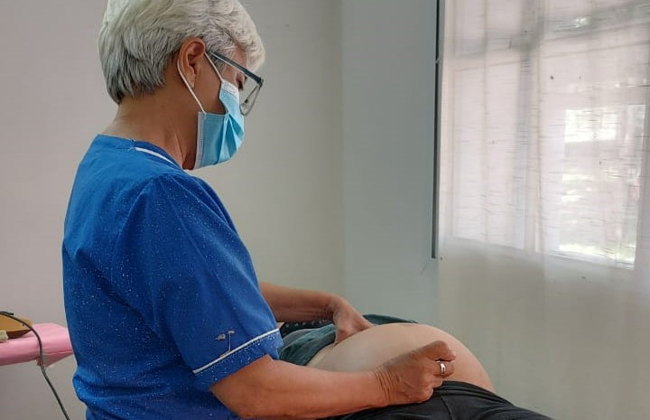 Atenciones integrales y acompañamiento a las embarazadas brinda el centro de salud Mojón de Fierro