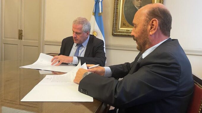 Insfrán firmó el financiamiento para la tercera etapa del Instituto Politécnico