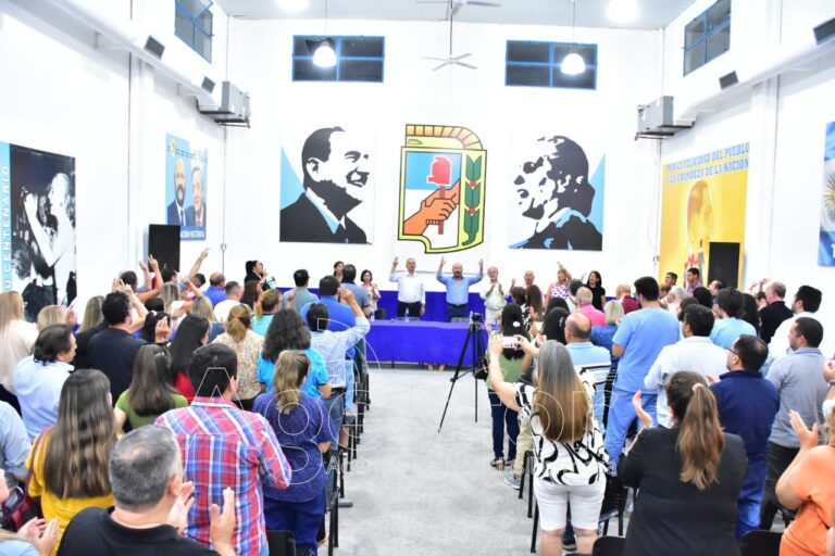 Gildo Insfrán se reunió con trabajadores de la salud pública en la sede del Partido Justicialista