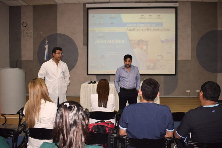 Con muy buenas expectativas el HAC dio inicio al Curso Superior de Auxiliar en Hemodiálisis