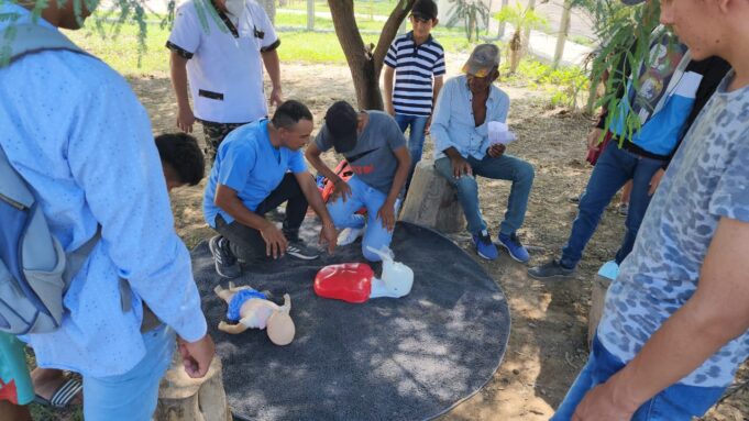 En comunidades de Las Lomitas enseñan maniobras de RCP