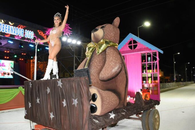 Con más de ocho mil asistentes, Ibarreta abrió su primera noche carnavalera