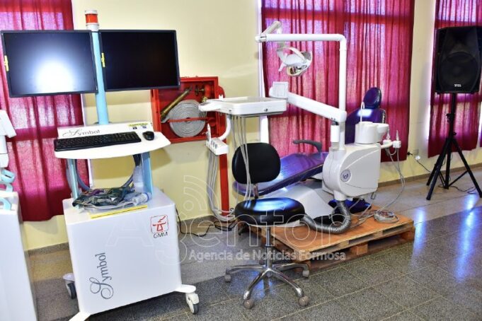 El Gobierno provincial entregó al Hospital de Las Lomitas equipamientos de última generación