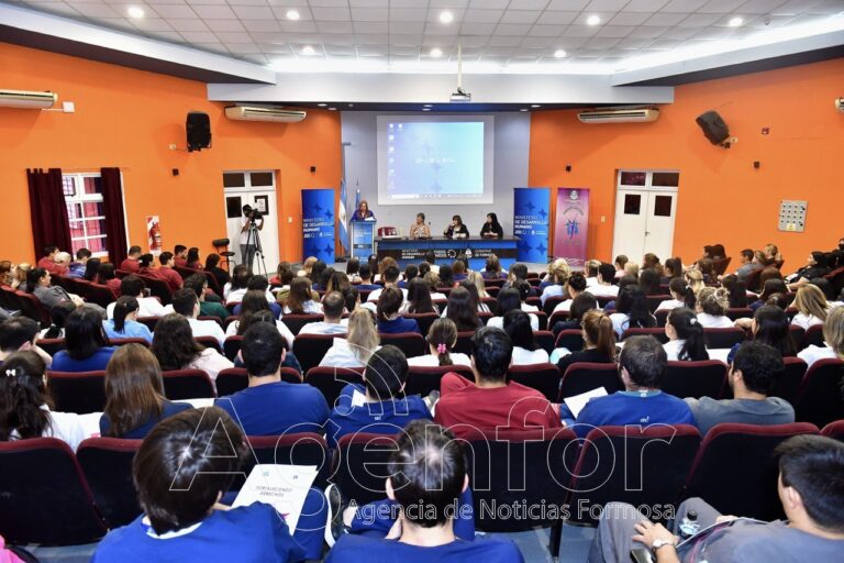 Médicos, enfermeros, odontólogos y residentes recibieron capacitación en género