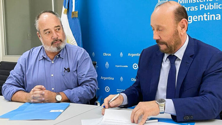El gobernador Insfrán y el secretario de Obras Públicas de Nación firmaron el financiamiento para tres importantes obra