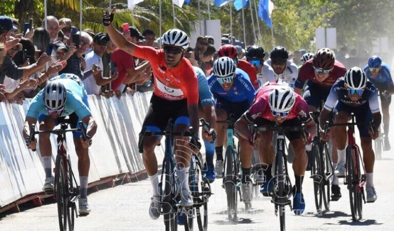 Laureano Rosas se quedó con la tercera etapa y es el nuevo líder de la Vuelta a Formosa Internacional