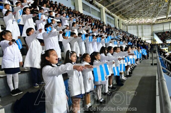 Día de la Bandera: Más de mil estudiantes de primaria e integrantes de las fuerzas prometieron su lealtad