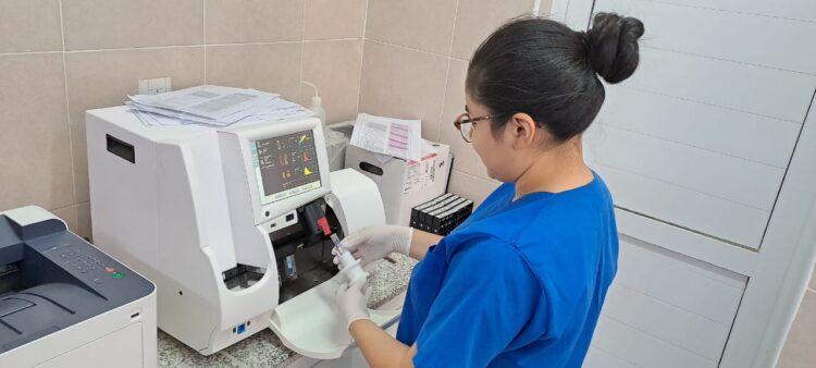 Los laboratorios de los hospitales de Ingeniero Juárez y de Las Lomitas incorporaron equipos de avanzada tecnología